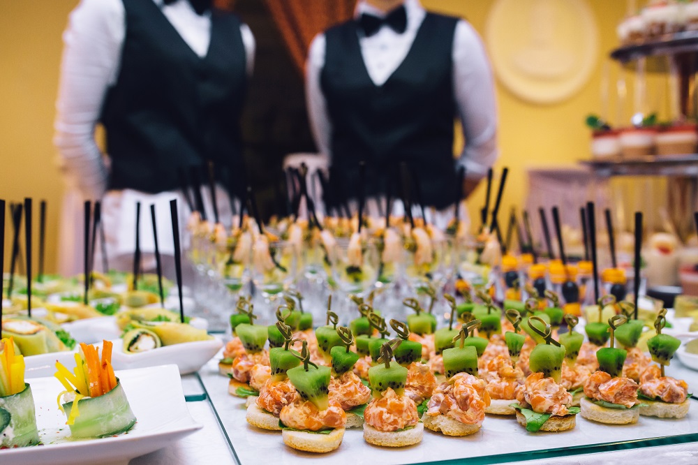 Tips To Choose The Reliable And Affordable Best Wedding Catering Services - Mamas Like Me