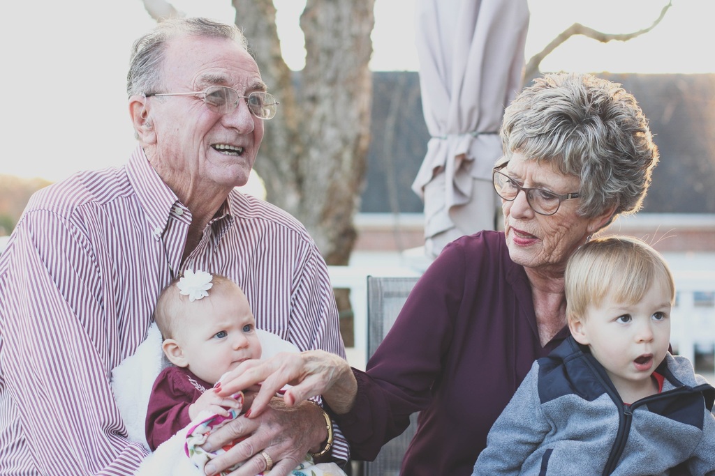 How to Help Your Kid Cope When a Grandparent Has Dementia