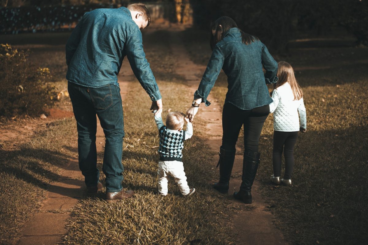 15+ Ways to Make Happy Family Memories