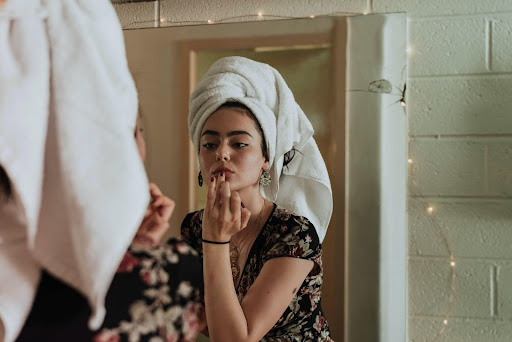 Woman and the mirror